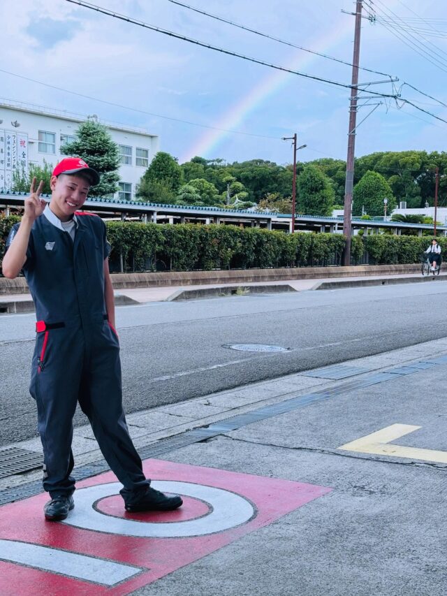 こんにちは✨️秋月石油です⛽️梅雨も明けて毎日が洗車日和ですね🚗✨️｢車洗いたいけど暑いなぁ｣って方は私たちにお任せ下さい🫡手洗い洗車でも機械洗車でもOKです🙆‍♀️即日でも受付けてますがネットからでも予約できます🍀*゜涼しい待合室でお待ちいただけますヨ〜🎐 毎日のように熱中症警戒アラートが出されてます。適度な休憩 十分な水分補給 熱中症対策をしましょう‼️